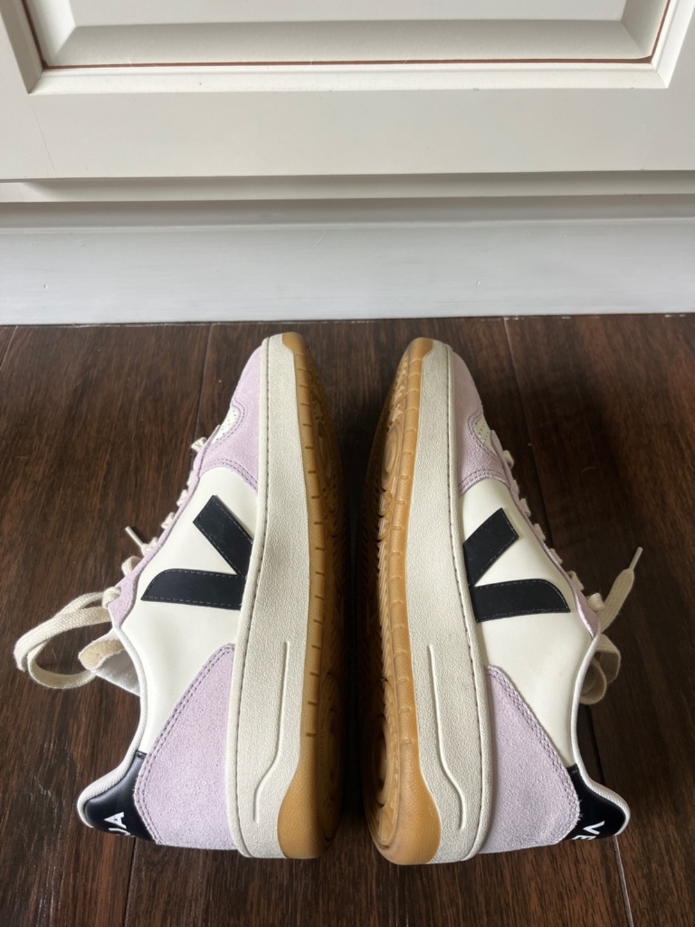 Like New VEJAS V-10 Prime Sneakers - Picture 8 of 10